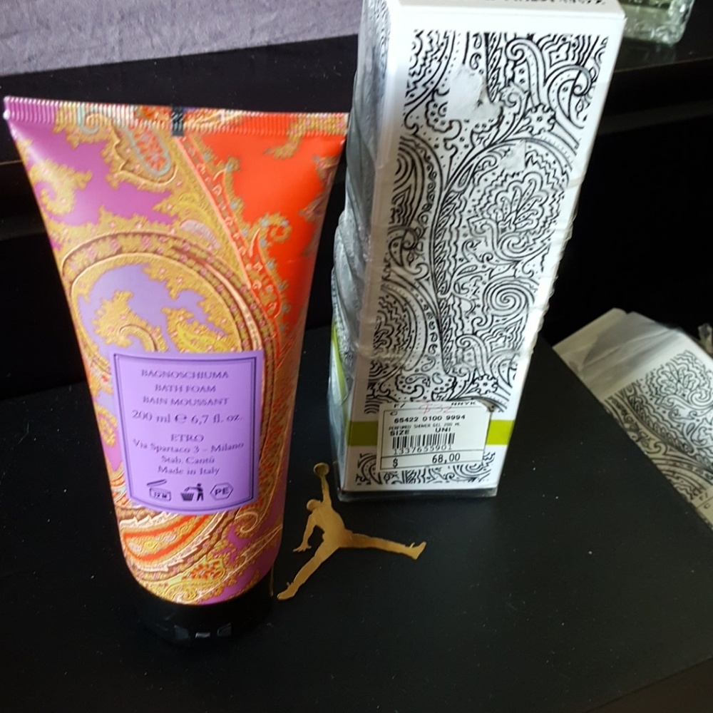 Etro bath foam